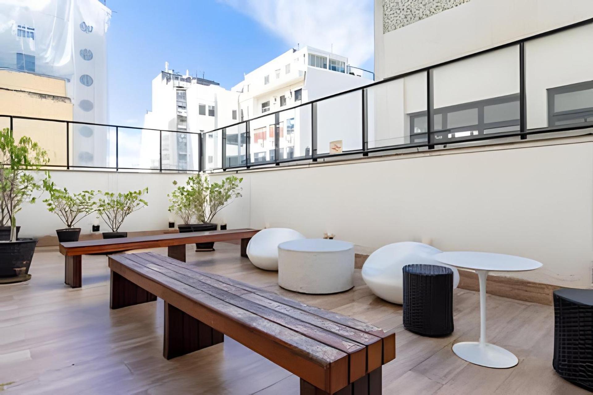 Moderno - Ar Condicionado, Estacionamento E Piscina Apartamento *