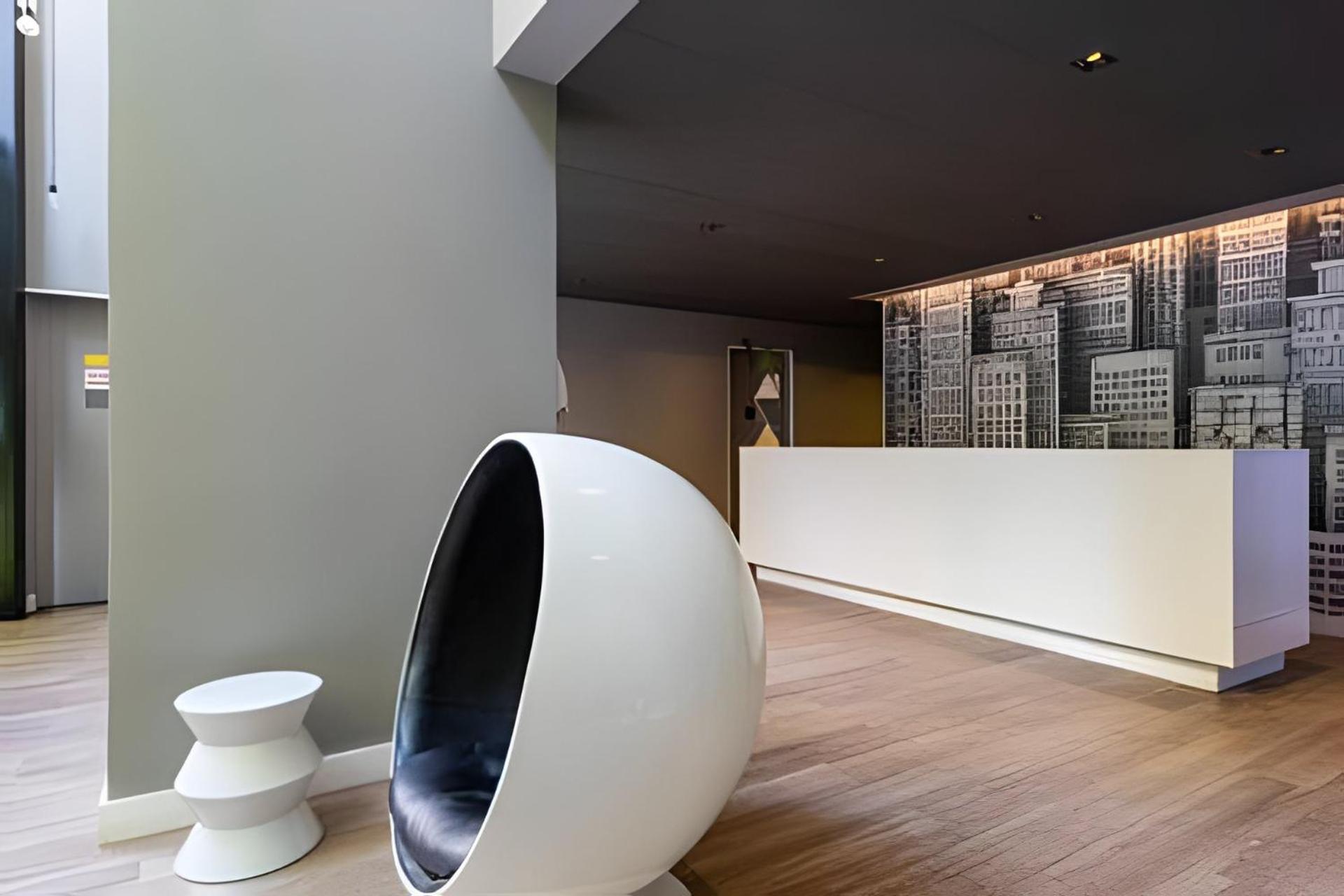 Moderno - Ar Condicionado, Estacionamento E Piscina Apartamento *