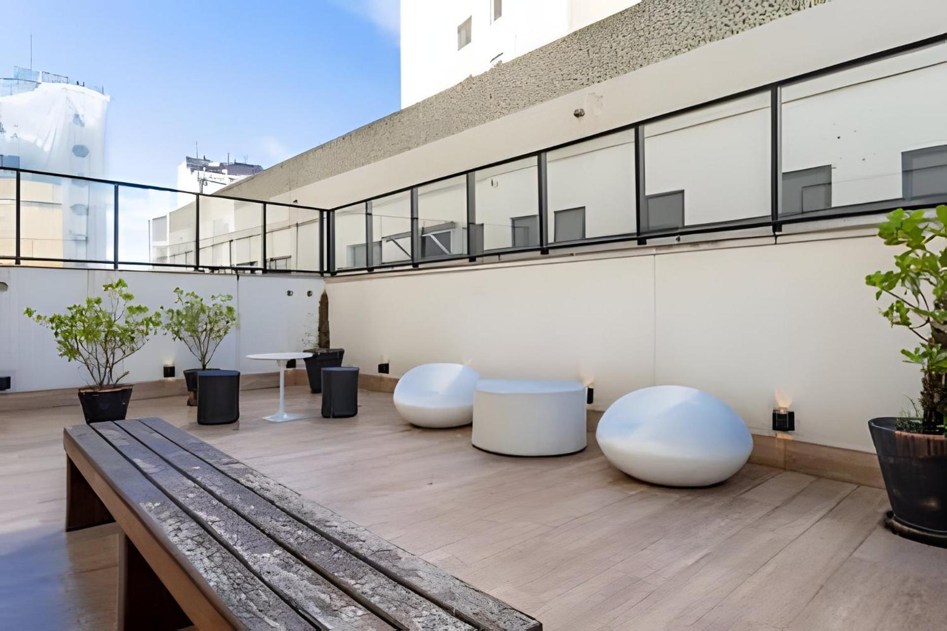 Apartamento Moderno - Ar Condicionado, Estacionamento E Piscina *